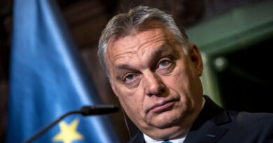 Itt az újabb lépés Brüsszeltől, magyar minisztereket szankcionálnának