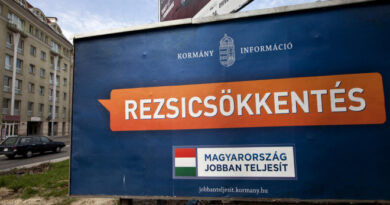A betanított tiszás papagájok most a rezsicsökkentés témában hergelnek