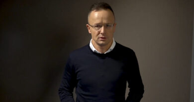 Betegsége miatt támadták a Telex kommentelői Szijjártó Pétert