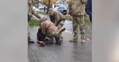 Zavargások Kijevben: a rendőrség könnygázt vetett be az kényszermozgósítás ellen tüntetőkkel szemben Zavargások Kijevben: a rendőrség könnygázt vetett be az kényszermozgósítás ellen tüntetőkkel szemben
