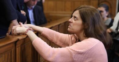 Ilaria Salis könyvet írt „szenvedéseiről” – Rétvári Bence nem maradt adós a válasszal!