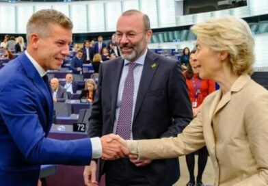 Brutális brüsszeli megszorításokat, a rezsicsökkentés és az extraprofitadók eltörlését vállalta Magyar Péter