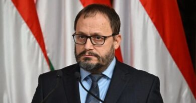 Videó: Kármán elmenekült, mikor a 480 forintos benzinről kérdezték