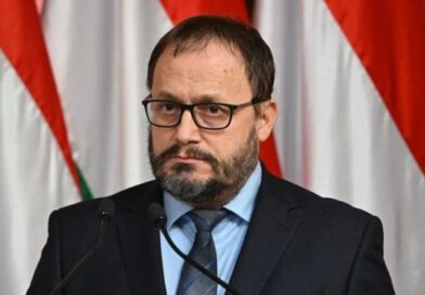 Videó: Kármán elmenekült, mikor a 480 forintos benzinről kérdezték