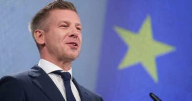 Facebook-kormányzás: hetvenmilliárdos beruházást bukott el Magyarország