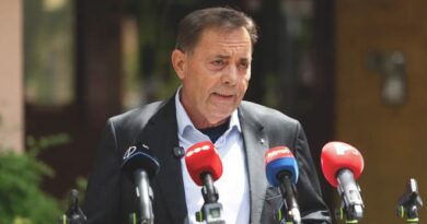 Pócs János újabb durva dolgokat árult el a sajtótájékoztatóján