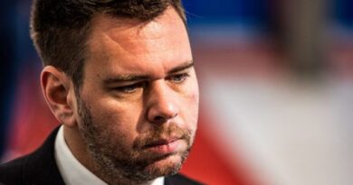 „Mészáros Lőrinc jobb kezével Magyar Péter balkeze”
