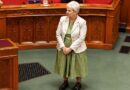 A gyűrött szoknyás trampli miniszter durván beleállt a tanárokba, az igazgatókba és a kisiskolákba is A gyűrött szoknyás trampli miniszter durván beleállt a tanárokba, az igazgatókba és a kisiskolákba is